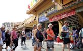 Du khách châu Âu ưa chuộng du lịch Việt Nam dịp hè 2024