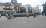 Hà Nội: Đường Kim Đồng ùn ứ giao thông vì rào chắn thi công hầm chui đường vành đai 2.5