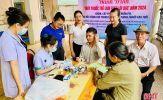 Khám, cấp phát thuốc cho gần 100 người cao tuổi ở TP Hà Tĩnh