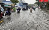 TP Hồ Chí Minh tiếp tục mưa lớn, nhiều tuyến đường mênh mông biển nước