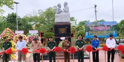 Khánh thành Tượng đài 'Bác Hồ với chiến sỹ biên phòng' ở vùng biên Đắk Lắk
