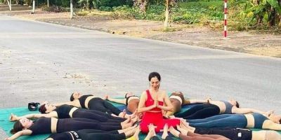 Thái Bình: Tập yoga, tạo dáng chụp hình giữa đường, 14 'chị em' bị xử phạt