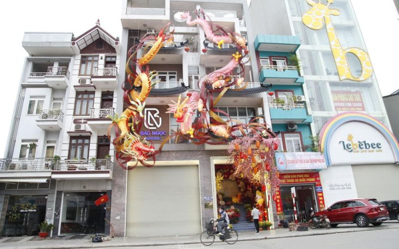 Cô gái Bắc Giang chi gần 800 triệu đồng trang trí Tết, làm cặp rồng 'khủng' kín nhà