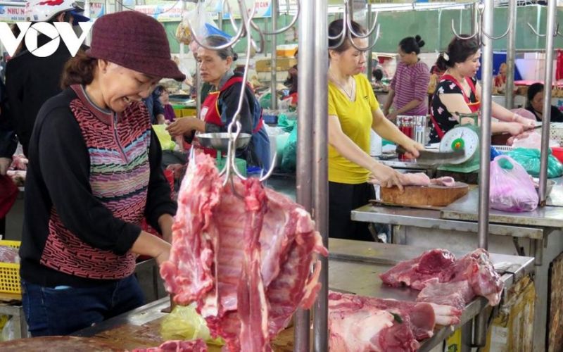 Giá thịt lợn Tết Nguyên đán không tăng đột biến, nguồn cung dồi dào