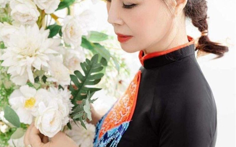 Hình ảnh mới nhất của cô dâu Thu Sao: Nhan sắc trẻ trung thăng hạng ở tuổi 67, dân mạng nhận ra điểm kỳ lạ