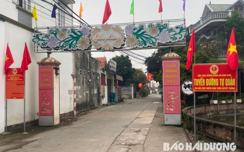 Hội Cựu chiến binh huyện Kim Thành dọn vệ sinh các tuyến đường tự quản dịp Tết