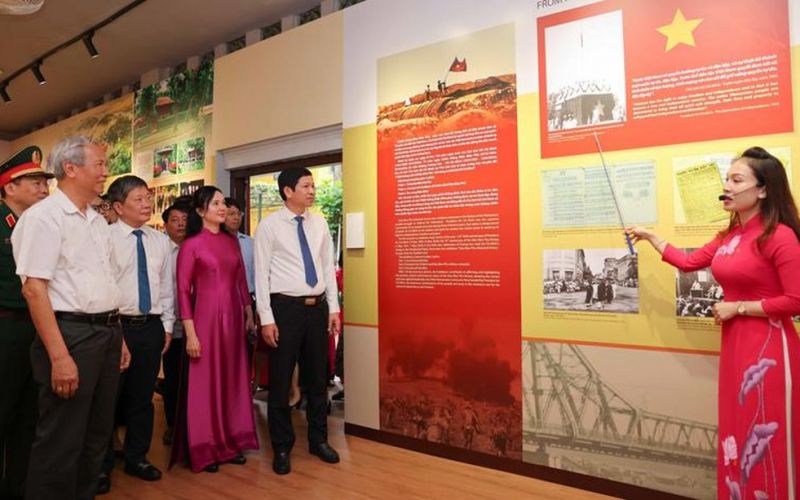 Khai mạc trưng bày 'Chiến thắng lịch sử Điện Biên Phủ - Bản hùng ca thời đại Hồ Chí Minh'