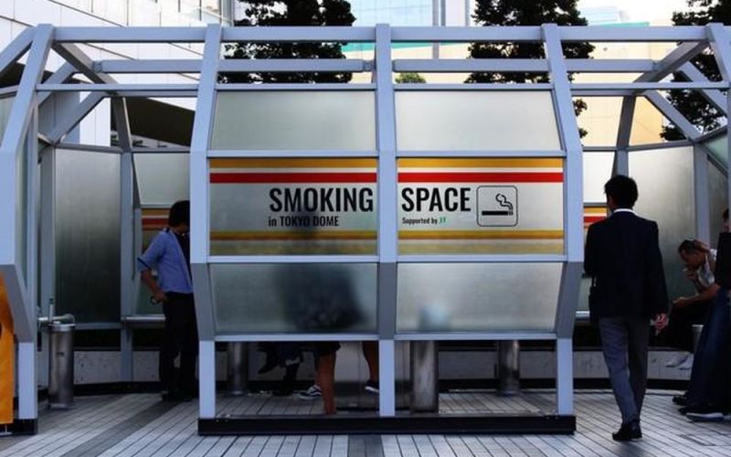 Nhật Bản thắt chặt quy định hút thuốc lá với khách du lịch