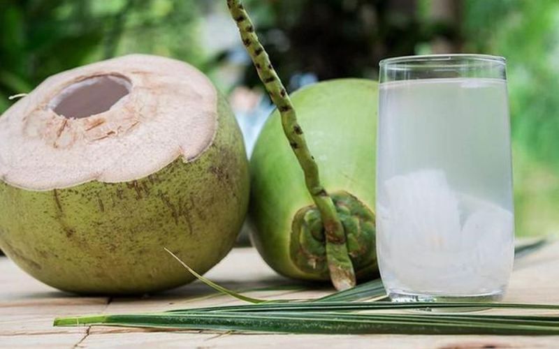 Uống nước dừa có giúp lọc sạch phổi?