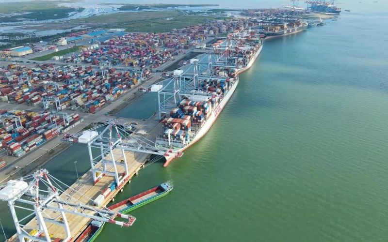 Vì sao giá cước vận tải container đường biển tăng vọt?