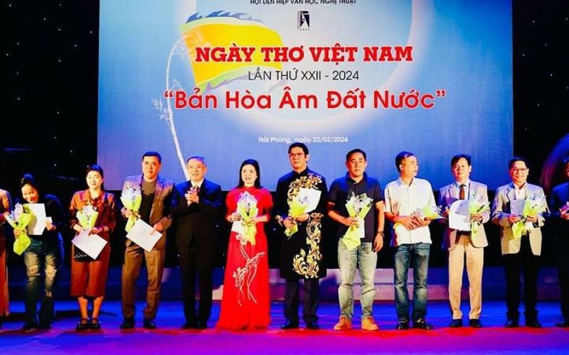'Bản hòa âm đất nước' cuốn hút trong Ngày thơ Việt Nam tại Hải Phòng