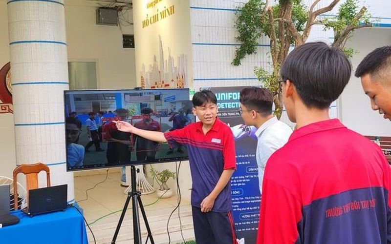 Bất ngờ sản phẩm AI của học sinh lớp 10 Trường Bùi Thị Xuân