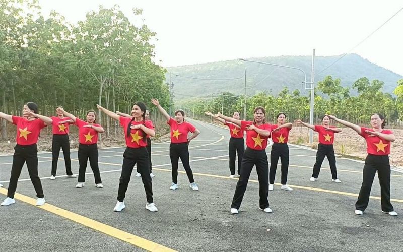 Bình Dương: Hội viên, phụ nữ tích cực luyện tập bài dân vũ chào mừng 70 năm chiến thắng Điện Biên Phủ