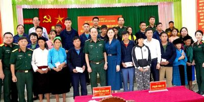 Bộ Tư lệnh TP. Hồ Chí Minh tặng quà hộ nghèo huyện Mèo Vạc