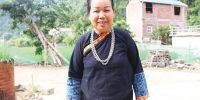 Cần khôi phục nghề vẽ truyền thống trên vải của phụ nữ Nùng Khen Lài ở Hạ Lang