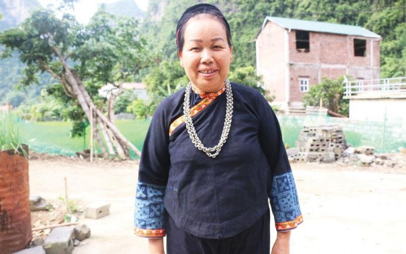 Cần khôi phục nghề vẽ truyền thống trên vải của phụ nữ Nùng Khen Lài ở Hạ Lang
