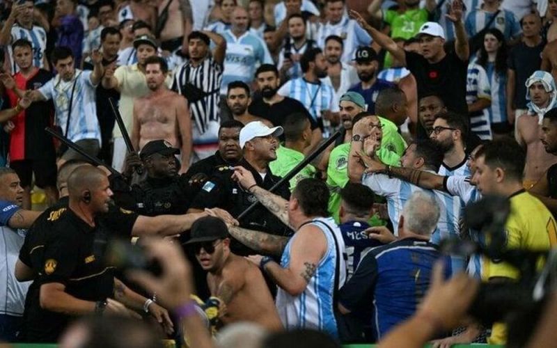 CĐV Brazil, Argentina đánh nhau, Messi bất lực bỏ vào phòng nghỉ
