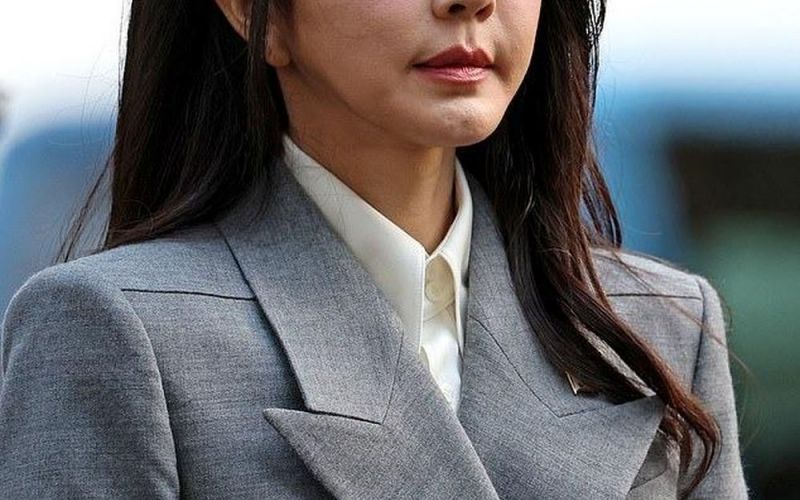 Chuyên gia nhận định gương mặt không tuổi của Đệ nhất phu nhân Hàn Quốc