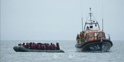 Cứu được 47 người di cư vượt eo biển Manche