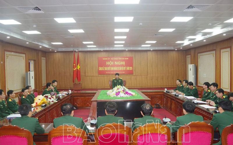 Đảng ủy - Bộ CHQS tỉnh trao quyết định nhân sự cán bộ quý I năm 2024