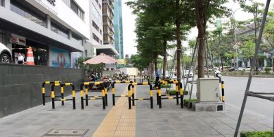 Hà Nội: Muôn kiểu dựng rào chắn giữ vỉa hè cho người đi bộ
