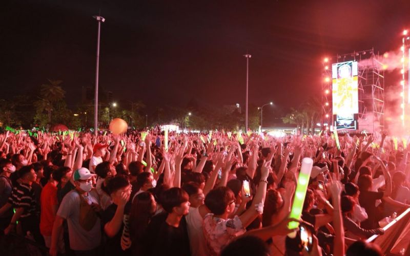Hàng chục nghìn người hòa mình vào lễ hội âm thanh, ánh sáng tại TP Biên Hòa