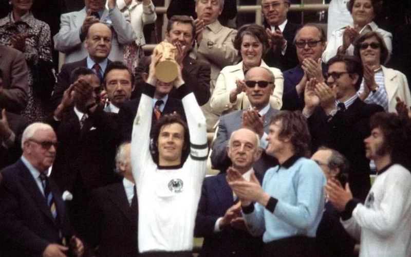 Hoàng đế bóng đá Franz Beckenbauer qua đời ở tuổi 78