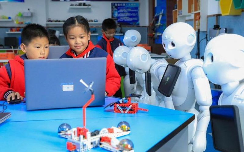 Học sinh Trung Quốc được học về AI từ cấp tiểu học và trung học