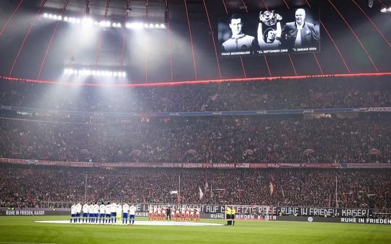 Hơn 75.000 người hâm mộ dành phút mặc niệm huyền thoại Franz Beckenbauer