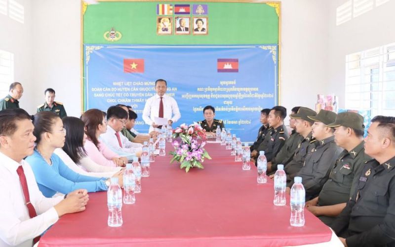Huyện Cần Giuộc chúc Tết Cổ truyền Chol Chnam Thmay tại Chi khu Quân sự TP.Ba Vét