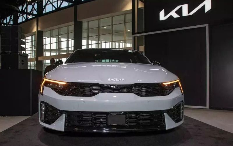 Kia K5 2025 ra mắt: Thêm nhiều trang bị và tính năng, cạnh tranh Toyota Camry