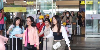 Nghỉ lễ 30/4 khách nội địa tại sân bay Tân Sơn Nhất giảm mạnh