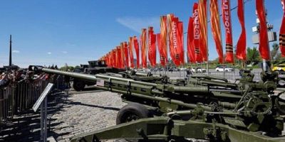 Người dân Nga đổ xô đi chứng kiến 'chiến lợi phẩm' khí tài từ Ukraine