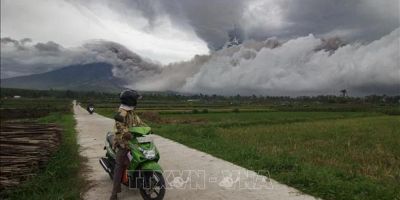 Núi lửa phun trào tại Indonesia: Hàng nghìn hành khách đi máy bay bị ảnh hưởng