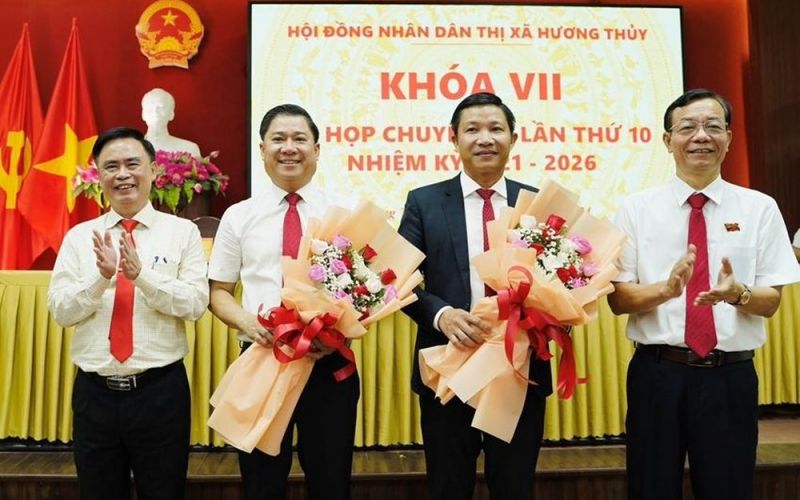 Ông Lê Văn Cường giữ chức Chủ tịch UBND TX. Hương Thủy nhiệm kỳ 2021-2026