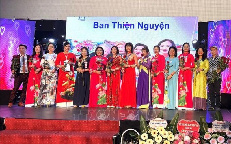 Phát động cuộc thi viết đoạn văn, thơ về 'Người phụ nữ Việt Nam nơi xa xứ'