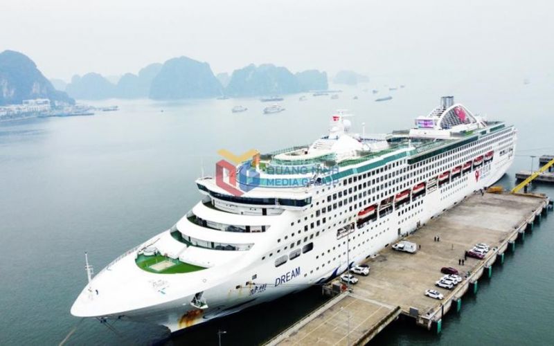 Quảng Ninh: Cảng tàu khách quốc tế đón tàu biển Dream Cruise