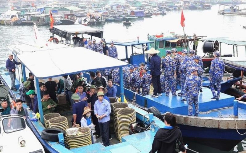Quảng Ninh: Huyện Vân Đồn phát động cao điểm ra quân vệ sinh môi trường biển