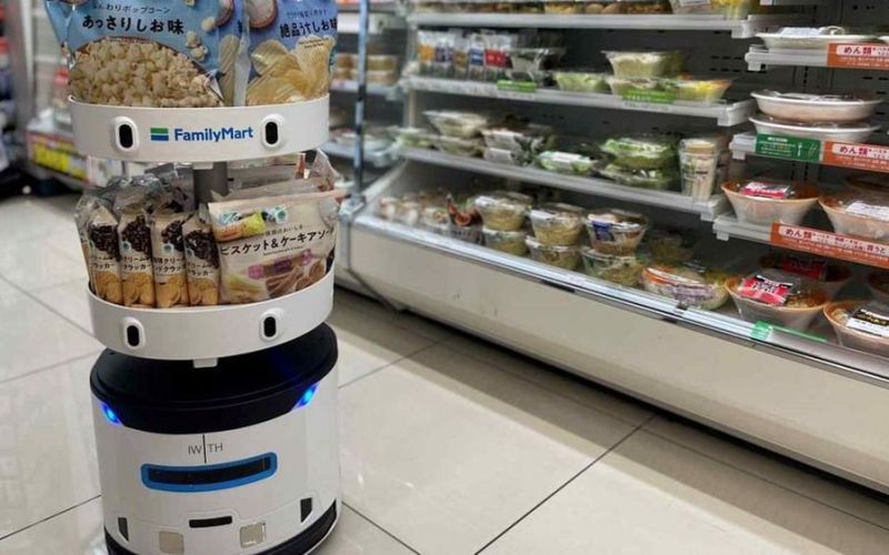 Robot ngày càng phổ biến tại các cửa hàng tiện lợi của Nhật Bản