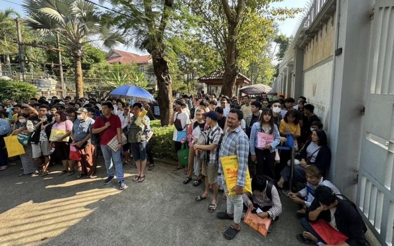 Thanh niên Myanmar ồ ạt xin thị thực sang Thái Lan để tránh nghĩa vụ quân sự