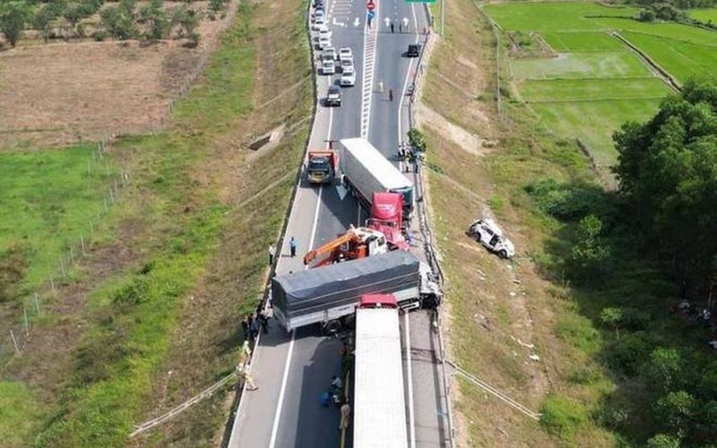Thủ tướng: Đầu tư sớm nhất các tuyến cao tốc 2 làn xe để tránh tai nạn như vụ Cam Lộ - La Sơn