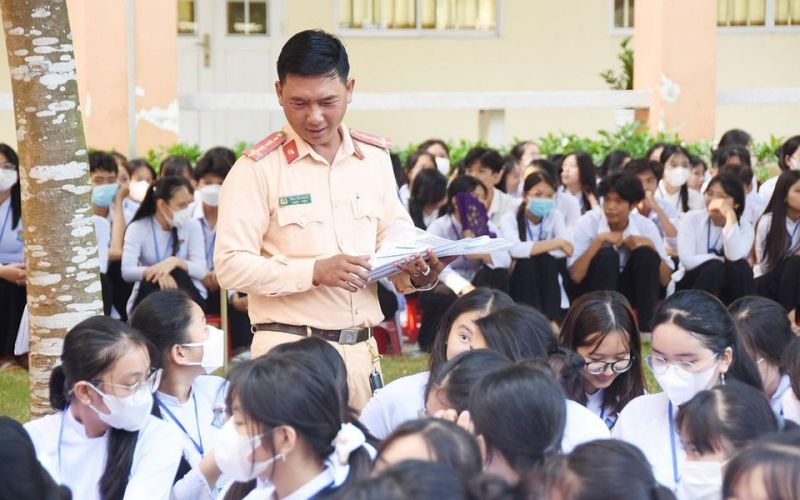 Tiền Giang: Ra quân cao điểm 'Tháng an toàn giao thông cho học sinh đến trường'
