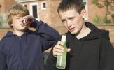 WHO cảnh báo vấn nạn thiếu niên sử dụng chất kích thích