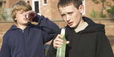 WHO cảnh báo vấn nạn thiếu niên sử dụng chất kích thích